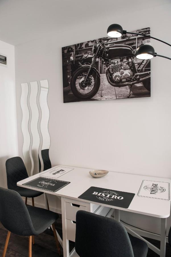 Apartament Anavrin Apartman Free Parking Pécs Zewnętrze zdjęcie